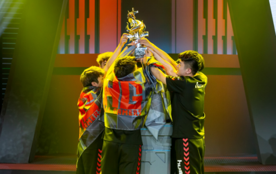 狼队电竞与重庆绿发实业集团达成战略投资共创电竞新篇章